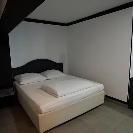 Tibet Am Airport Düsseldorf-ratingen *