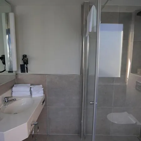 Tibet Am Airport Düsseldorf-ratingen