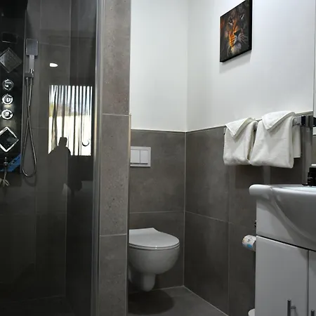 Tibet Am Airport Düsseldorf-ratingen Ratingen