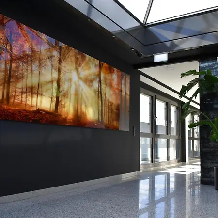Tibet Am Airport Duesseldorf-ratingen