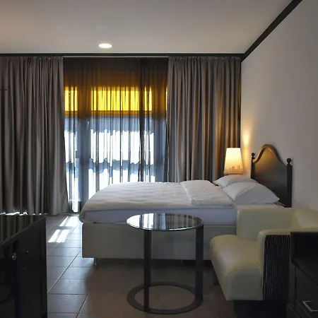 Tibet Am Airport Düsseldorf-ratingen Ratingen