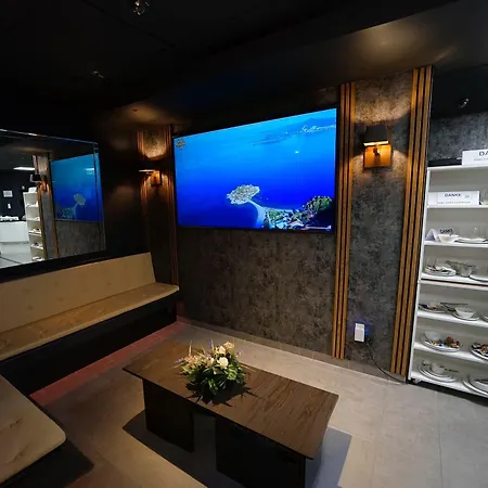 Tibet Am Airport Düsseldorf-ratingen Ratingen