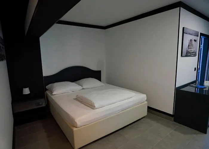 Tibet Am Airport Duesseldorf-ratingen *