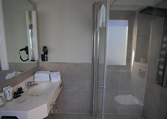 Tibet Am Airport Duesseldorf-ratingen