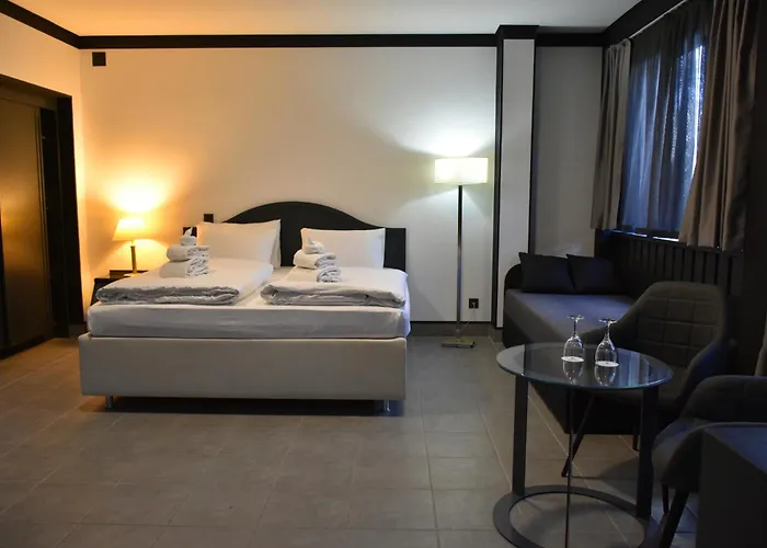 Tibet Am Airport Duesseldorf-ratingen *