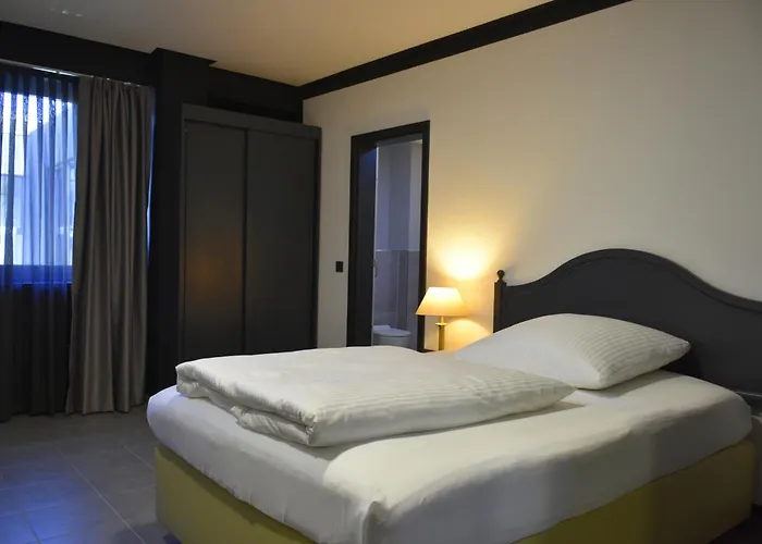 Tibet Am Airport Duesseldorf-ratingen * Ratingen