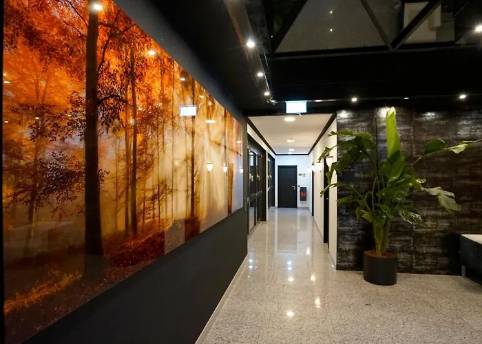 Tibet Am Airport Duesseldorf-ratingen *