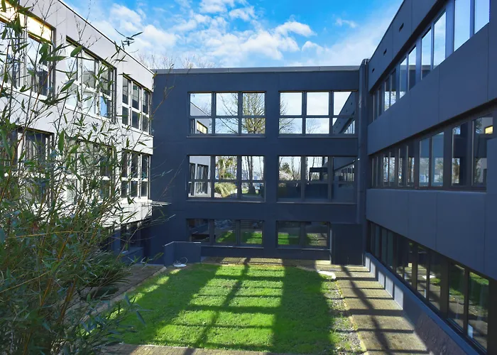 Tibet Am Airport Duesseldorf-ratingen